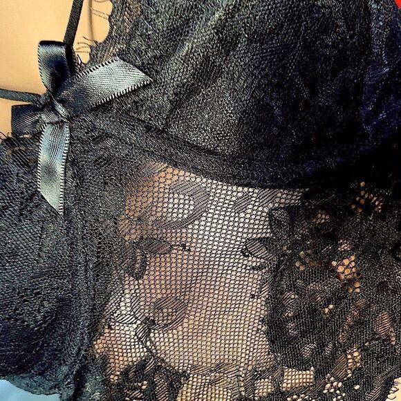 Buy One, Get One l Lacey Bralette l Underwire Black, Red, Hot Pink l M/L l NWOT - Picture 6 of 8